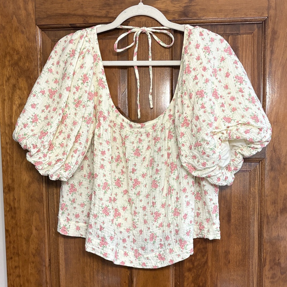 Elegant Floral Blouse with Puff Sleeves
